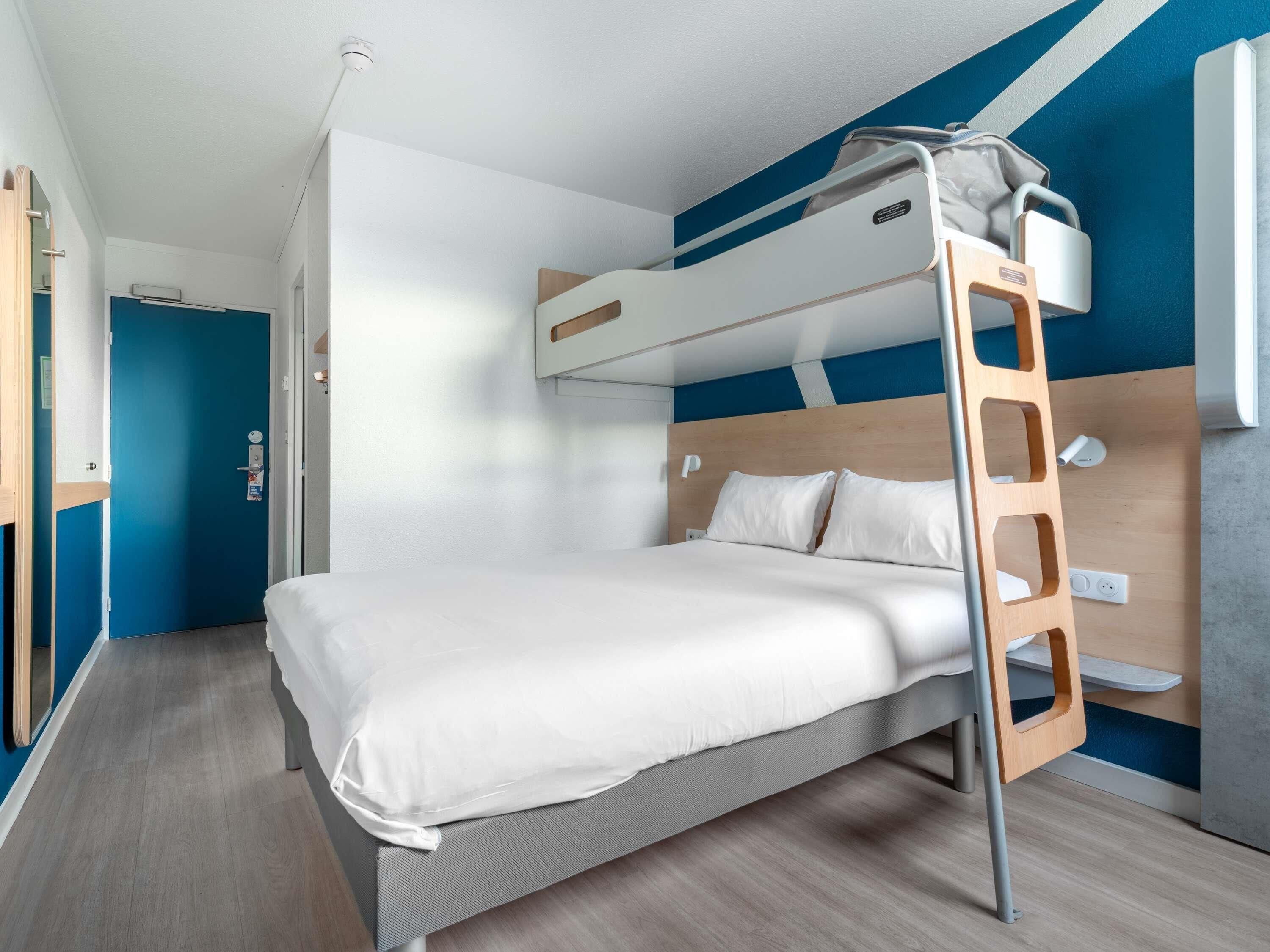 Triple Room, Multiple Beds | Free WiFi, bed sheets