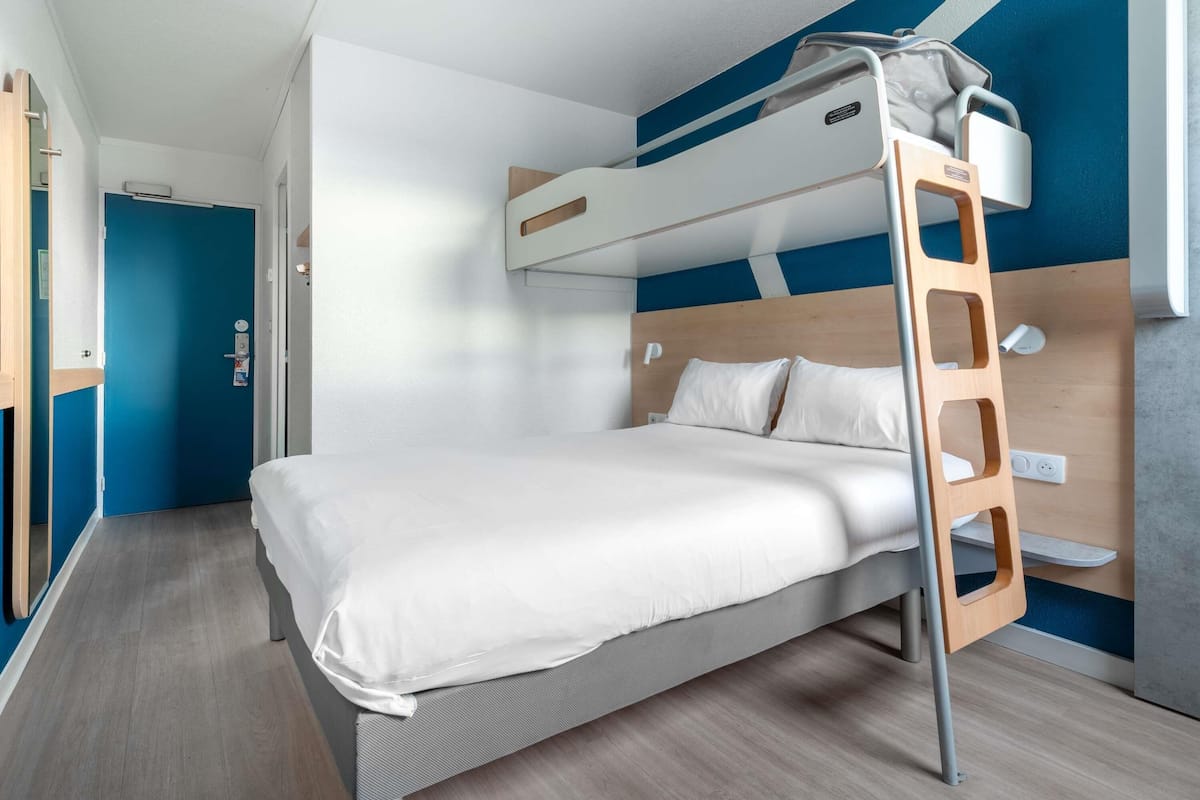 Triple Room, Multiple Beds | Free WiFi, bed sheets