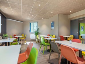 Daily buffet breakfast for a fee - ibis Budget Caen Mondeville (Mondeville)