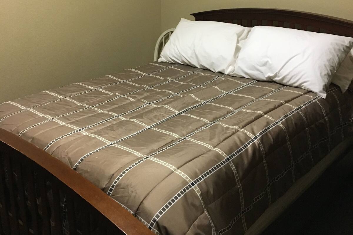 Premium bedding, soundproofing, iron/ironing board, WiFi (free)