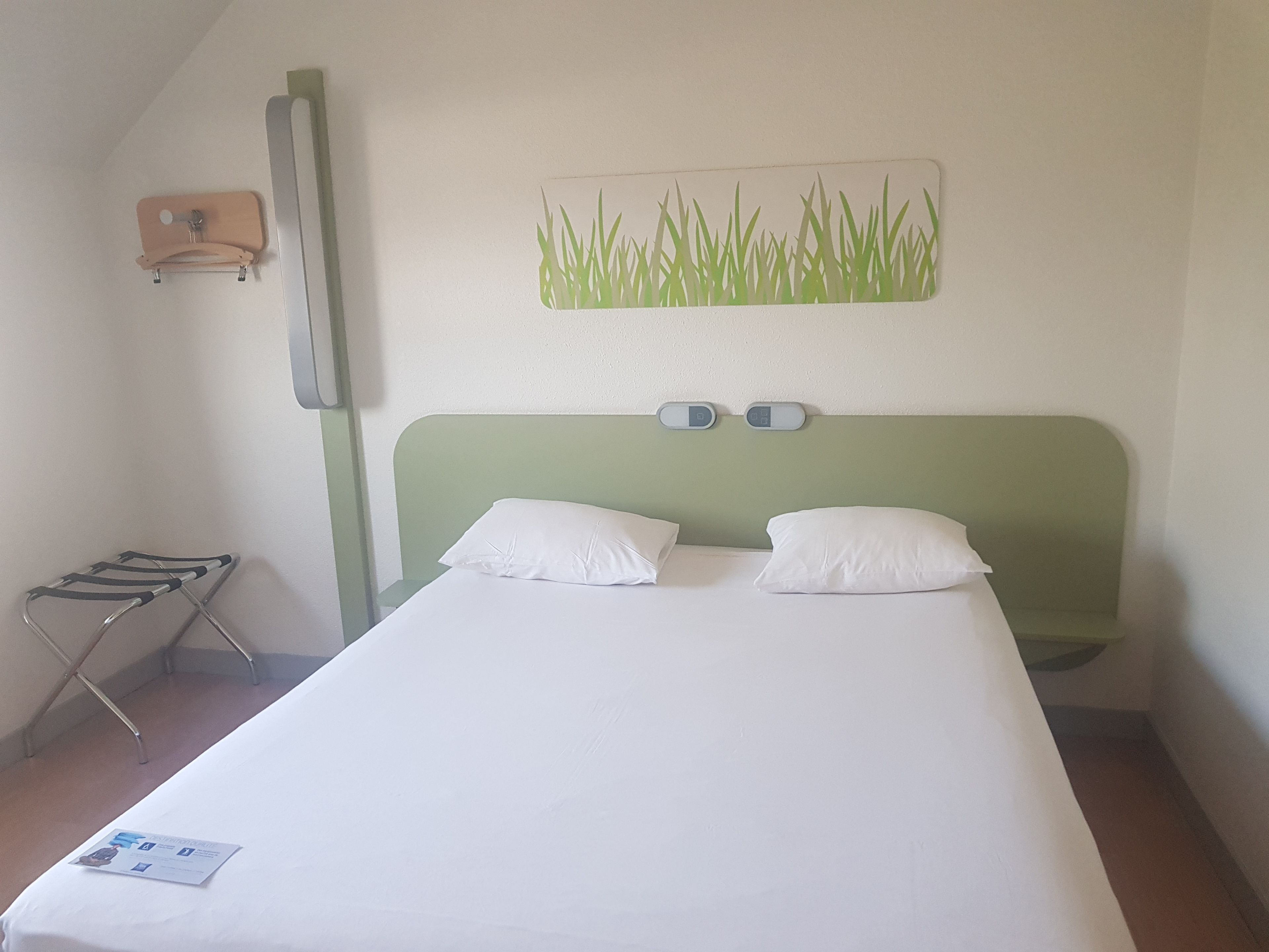 double room | desk, soundproofing, free wifi, bed sheets