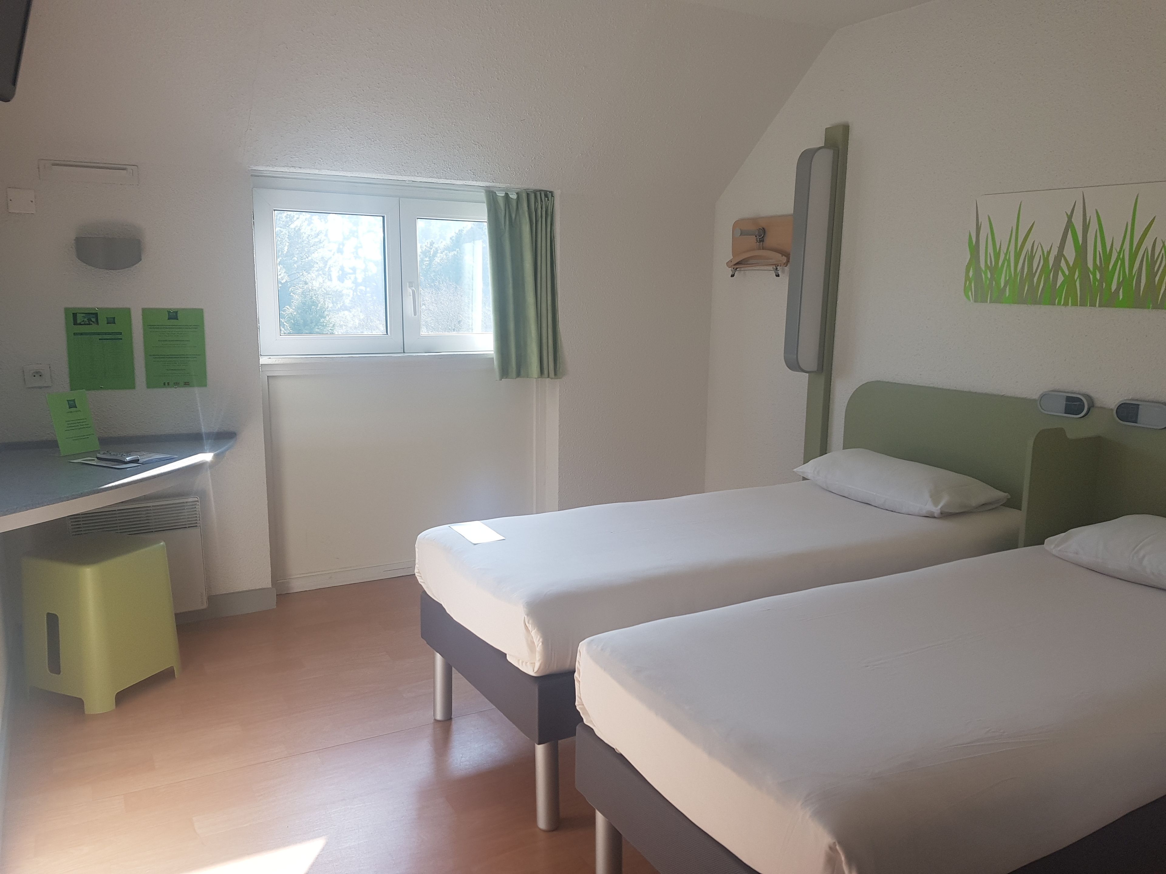 twin room, 2 single beds | desk, soundproofing, free wifi, bed sheets