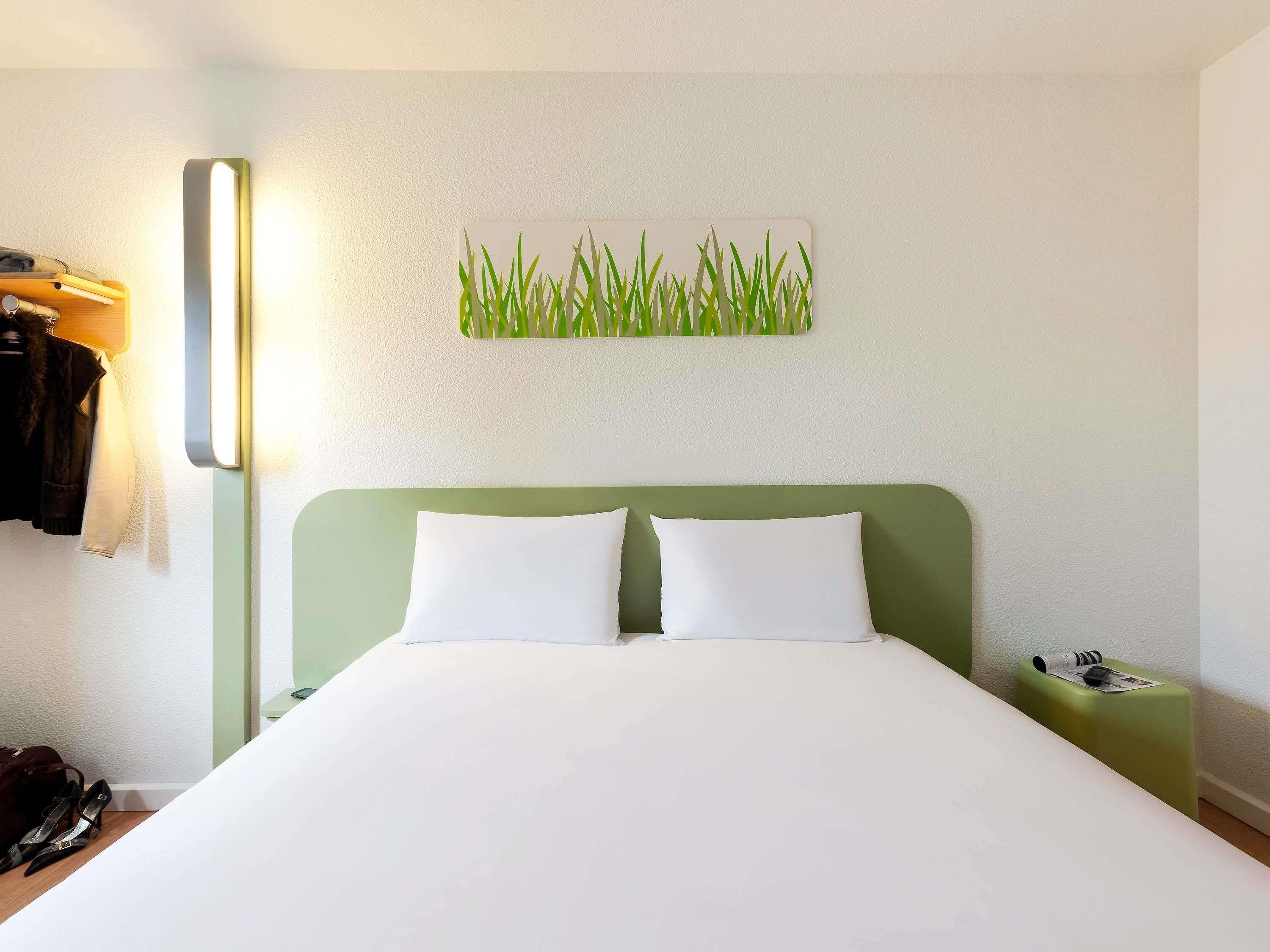 Tweepersoonskamer | Een bureau, geluiddichte muren, gratis wifi, beddengoed