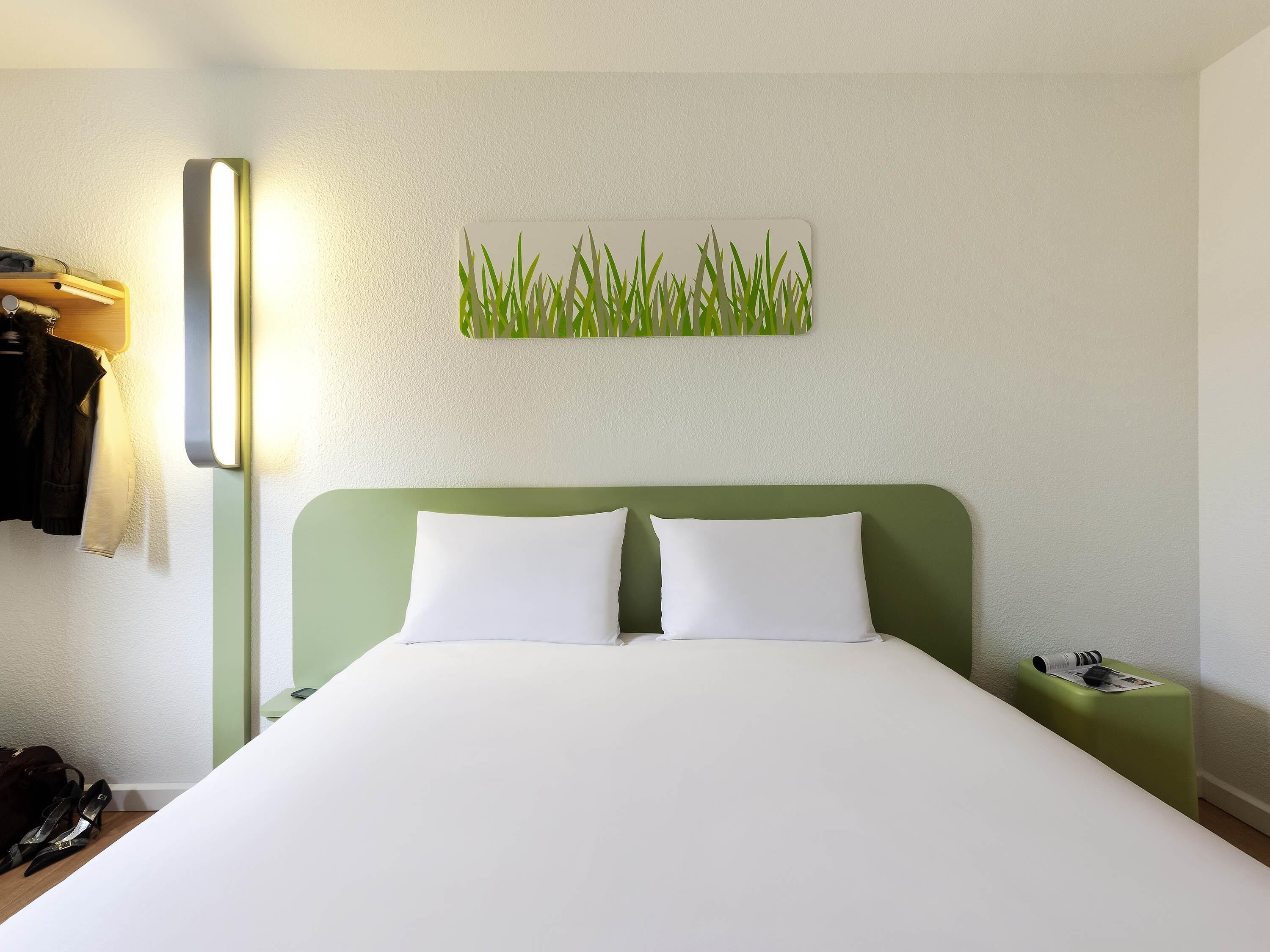 triple room, multiple beds | desk, soundproofing, free wifi, bed sheets