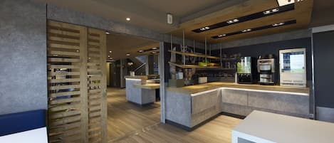 Buffet déjeuner (8.50 EUR par personne)
