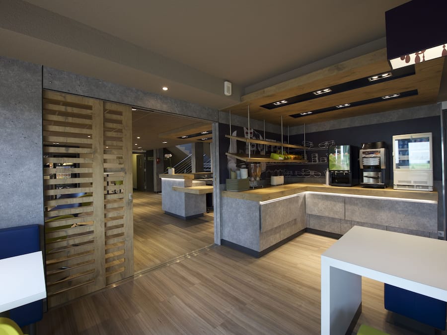 Café da manhã com buffet todos os dias (EUR 8.50 por pessoa)