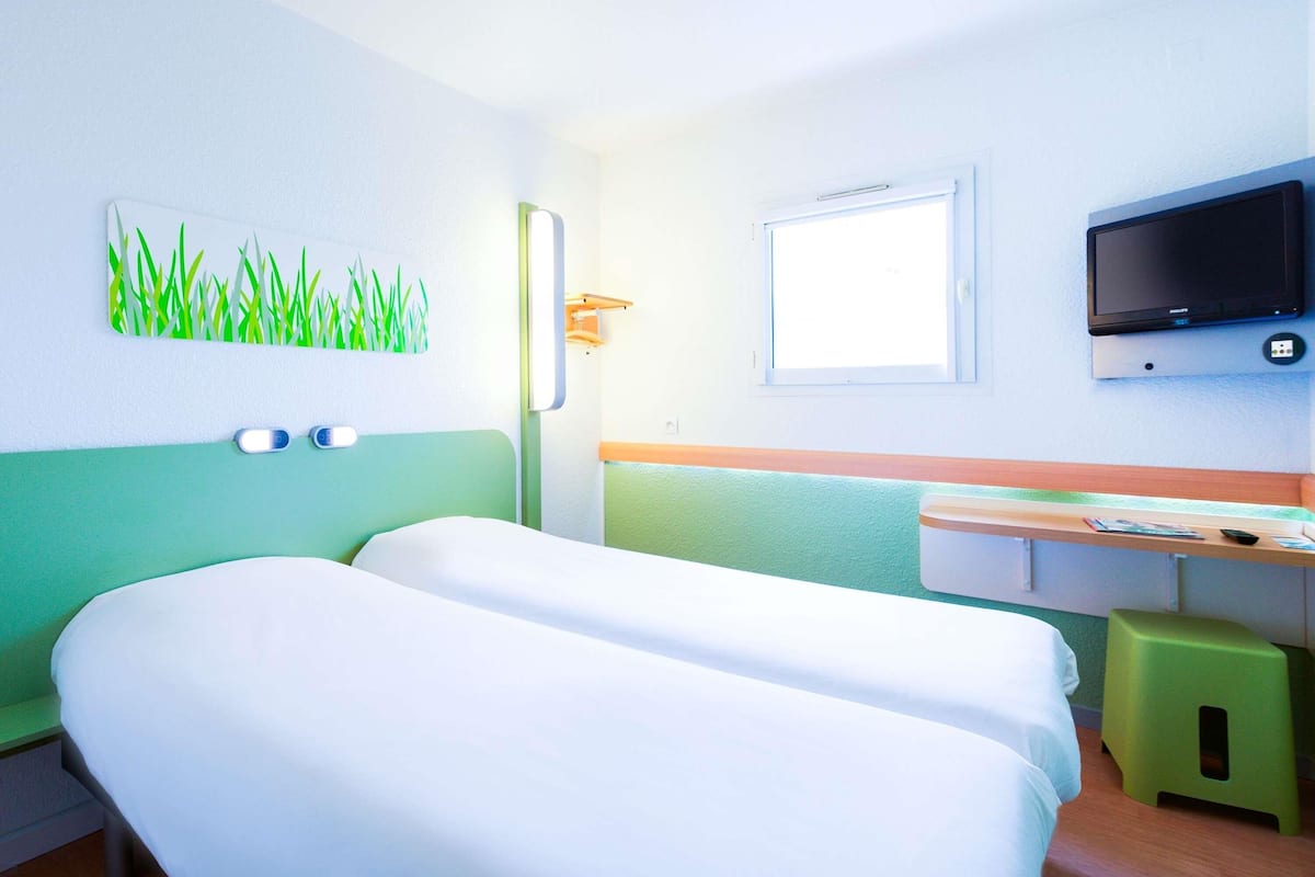 Twin Room, 2 Twin Beds | Desk, soundproofing, free WiFi, bed sheets