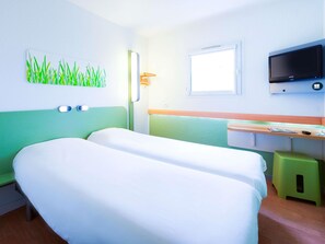 Habitació amb dos llits individuals, 2 llits individuals | Escriptori, habitacions insonoritzades, wifi gratuïta i roba de llit 