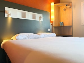 Chambre double | Bureau, systĂšme dâinsonorisation, lit de bĂ©bĂ© (gratuit)