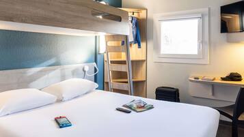 Værelse til 3 personer - flere senge | Skrivebord, lydisolering, gratis baby-/barnesenge, gratis Wi-Fi