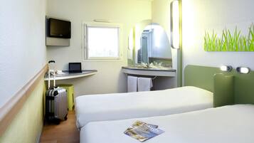 Bureau, chambres insonorisées, lits bébé (gratuits), Wi-Fi gratuit