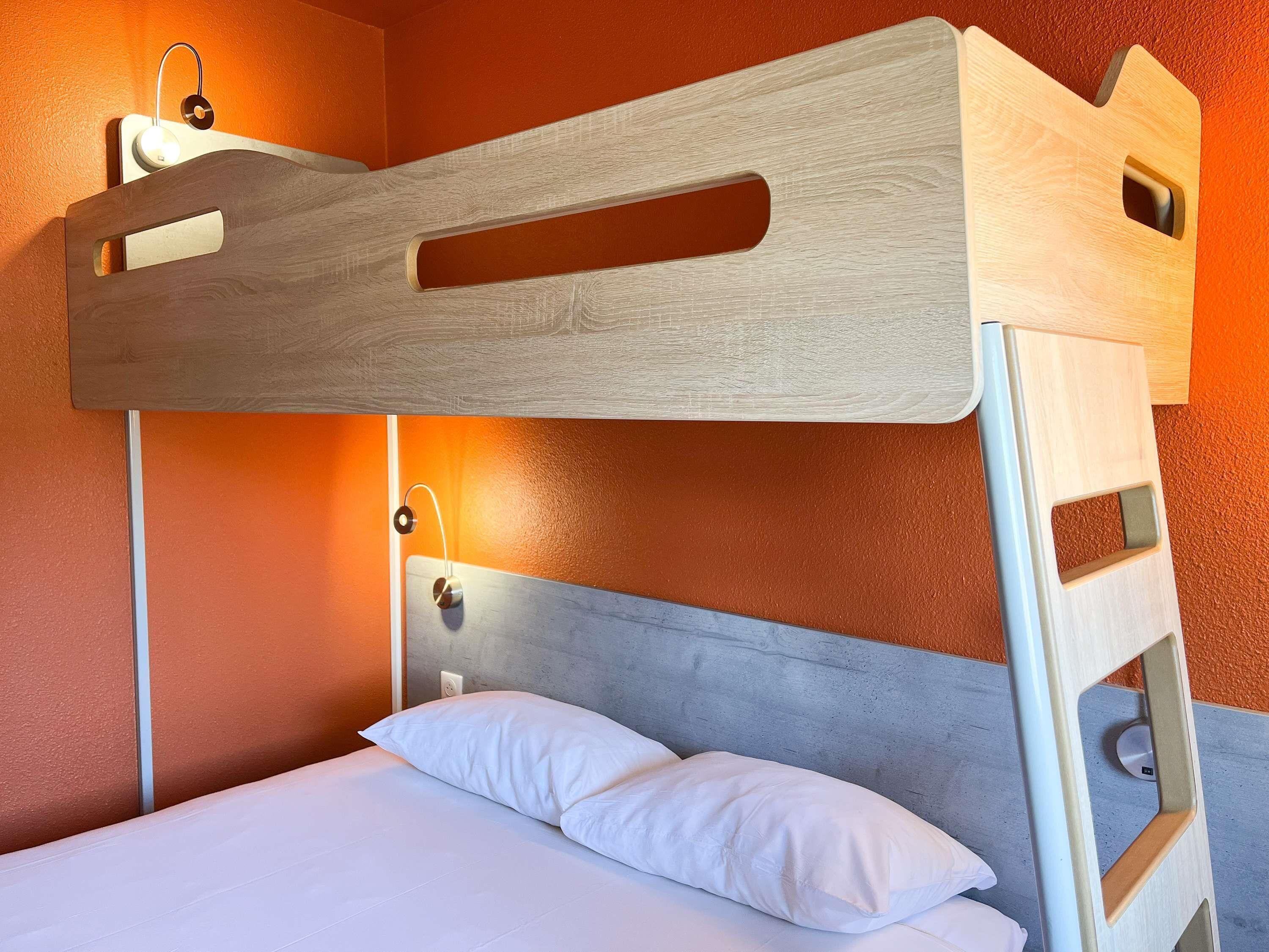 triple room, multiple beds | desk, soundproofing, free cots/infant beds, free wifi