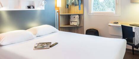 Chambre double | Bureau, système d’insonorisation, lit de bébé (gratuit)