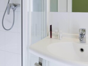 Työpöytä, äänieristys, ilmaiset vauvansängyt, ilmainen Wi-Fi