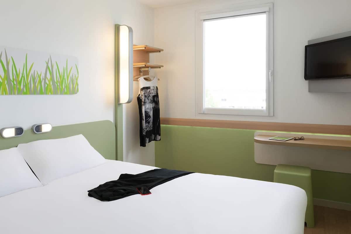 Chambre Double | Bureau, chambres insonorisées, lits bébé (gratuits), Wi-Fi gratuit