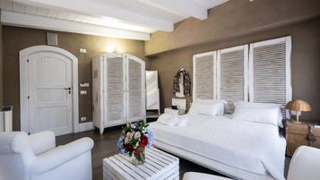 Hochwertige Bettwaren, Minibar, Zimmersafe, Schreibtisch