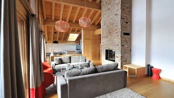 Superior Apartment (T6) | Premium bedding, soundproofing, free cribs/infant beds, free WiFi