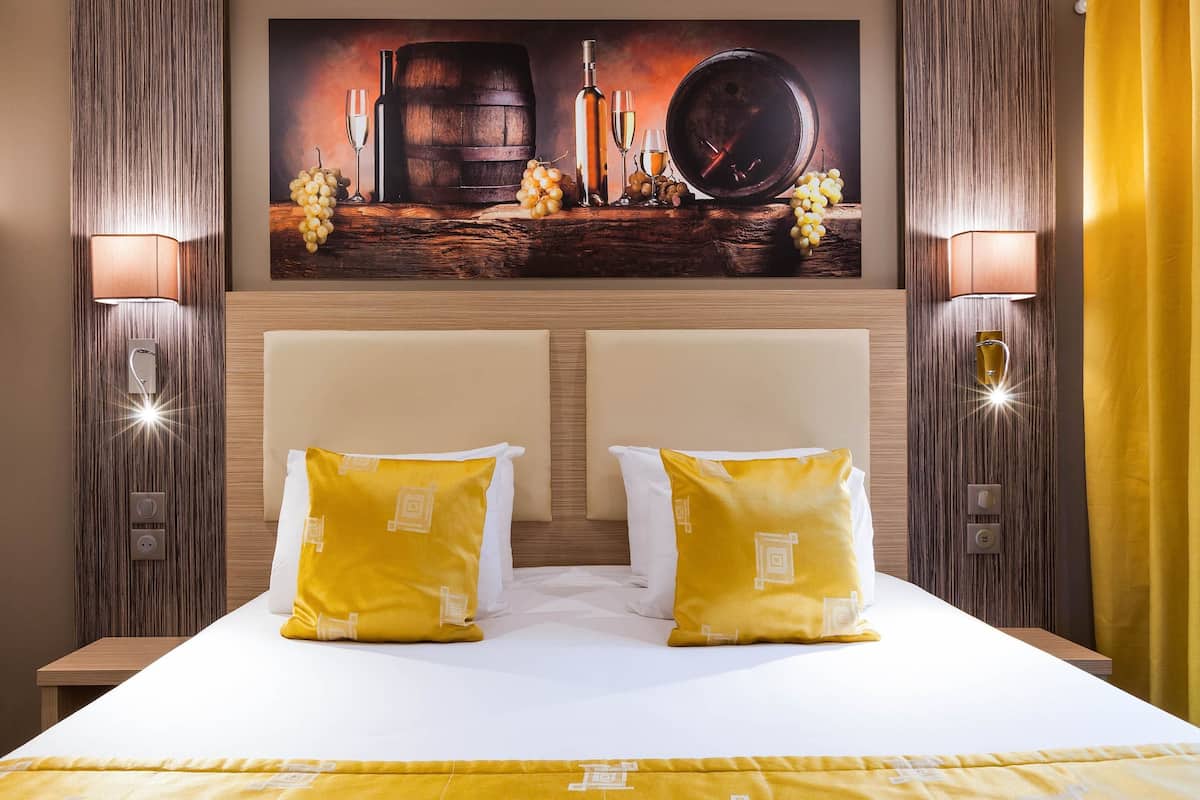 standard room, 1 double bed, non smoking | premium bedding, desk, free cots/infant beds, free wifi