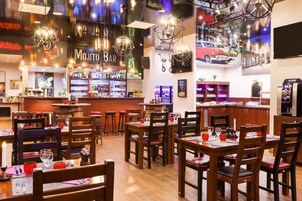 Se sirven desayunos, cenas y cocina francesa 