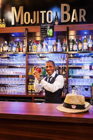Bar (on property) - Comfort Hotel Orleans Olivet Provinces (Olivet)