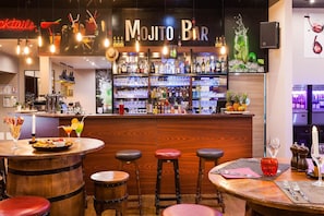Bar (on property) - Comfort Hotel Orleans Olivet Provinces (Olivet)