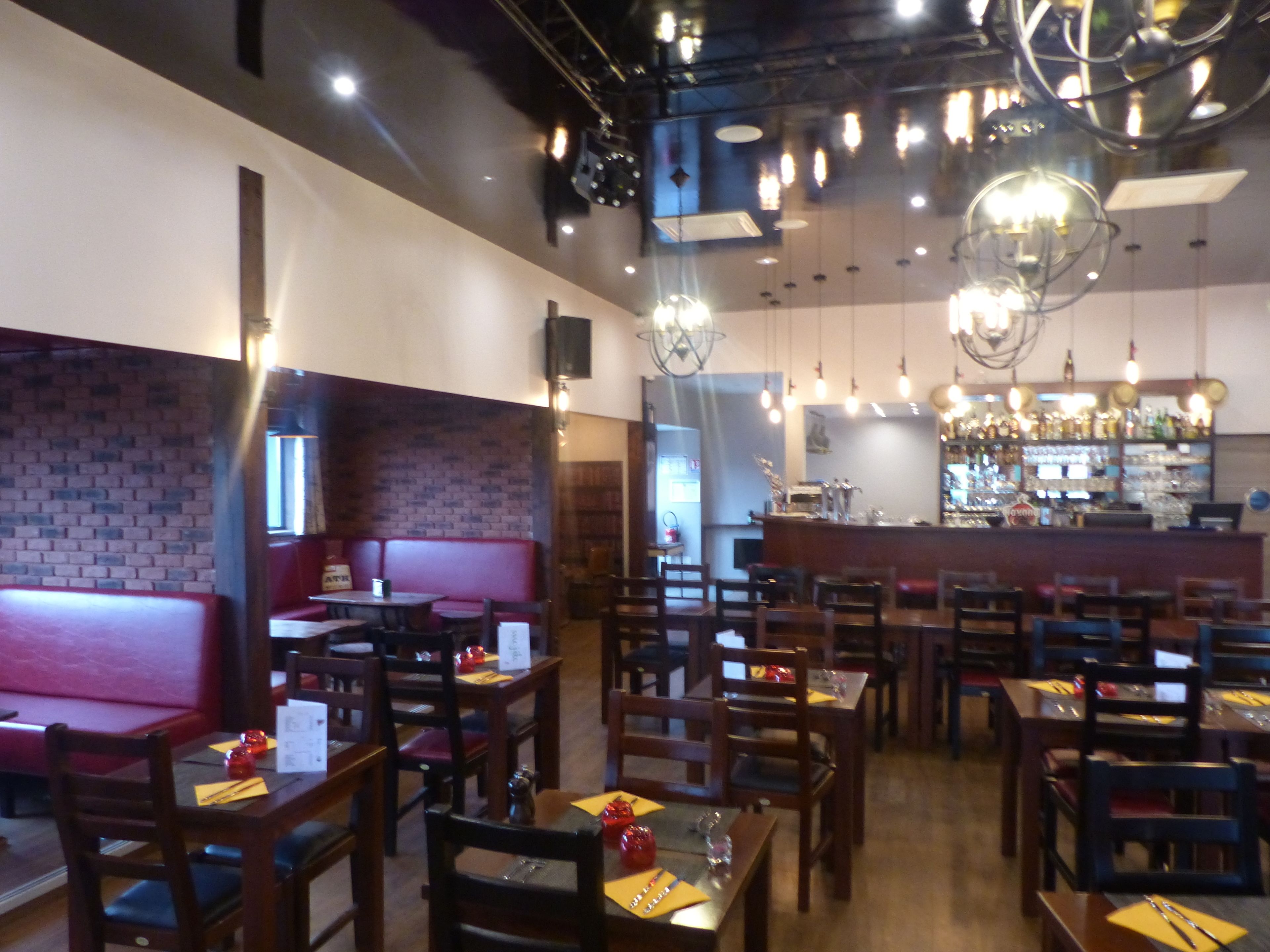 breakfast and dinner served, french cuisine