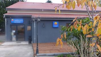 숙박 시설 정면