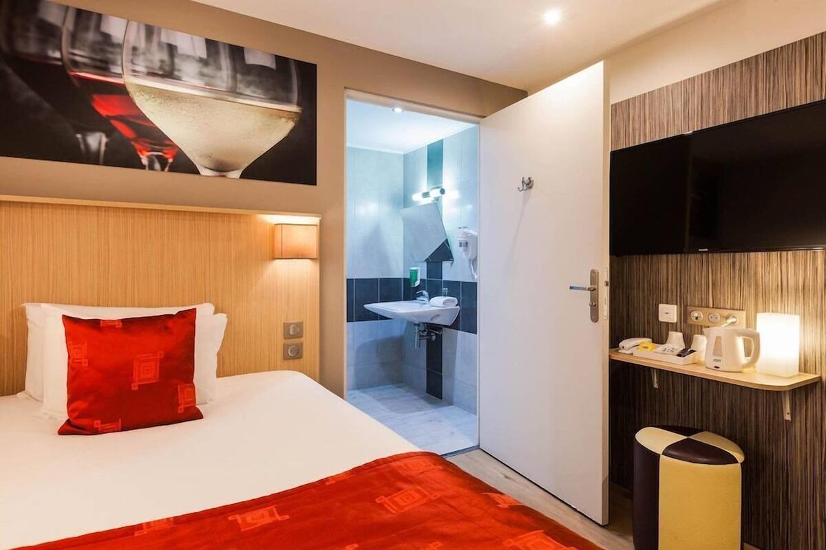 Ropa de cama de alta calidad, escritorio, cunas gratuitas y wifi gratis