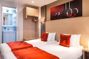 Premium bedding, desk, free cots/infant beds, free WiFi - Comfort Hotel Orleans Olivet Provinces (Olivet)