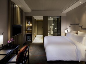 Ropa de cama de alta calidad, minibar, caja fuerte y escritorio