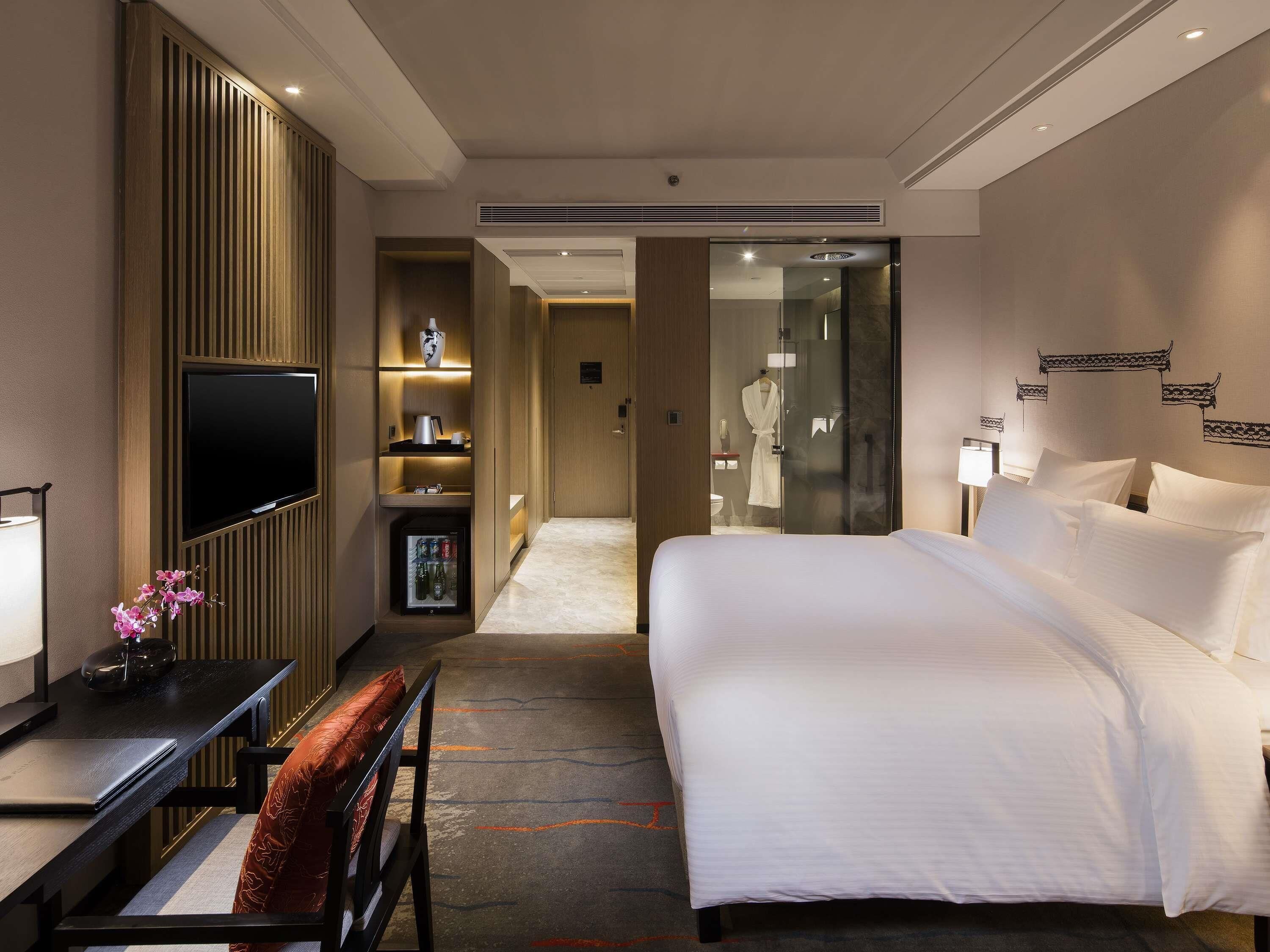 Superior kamer, 2 eenpersoonsbedden, uitzicht op de stad | Luxe beddengoed, een minibar, een kluis op de kamer, een bureau