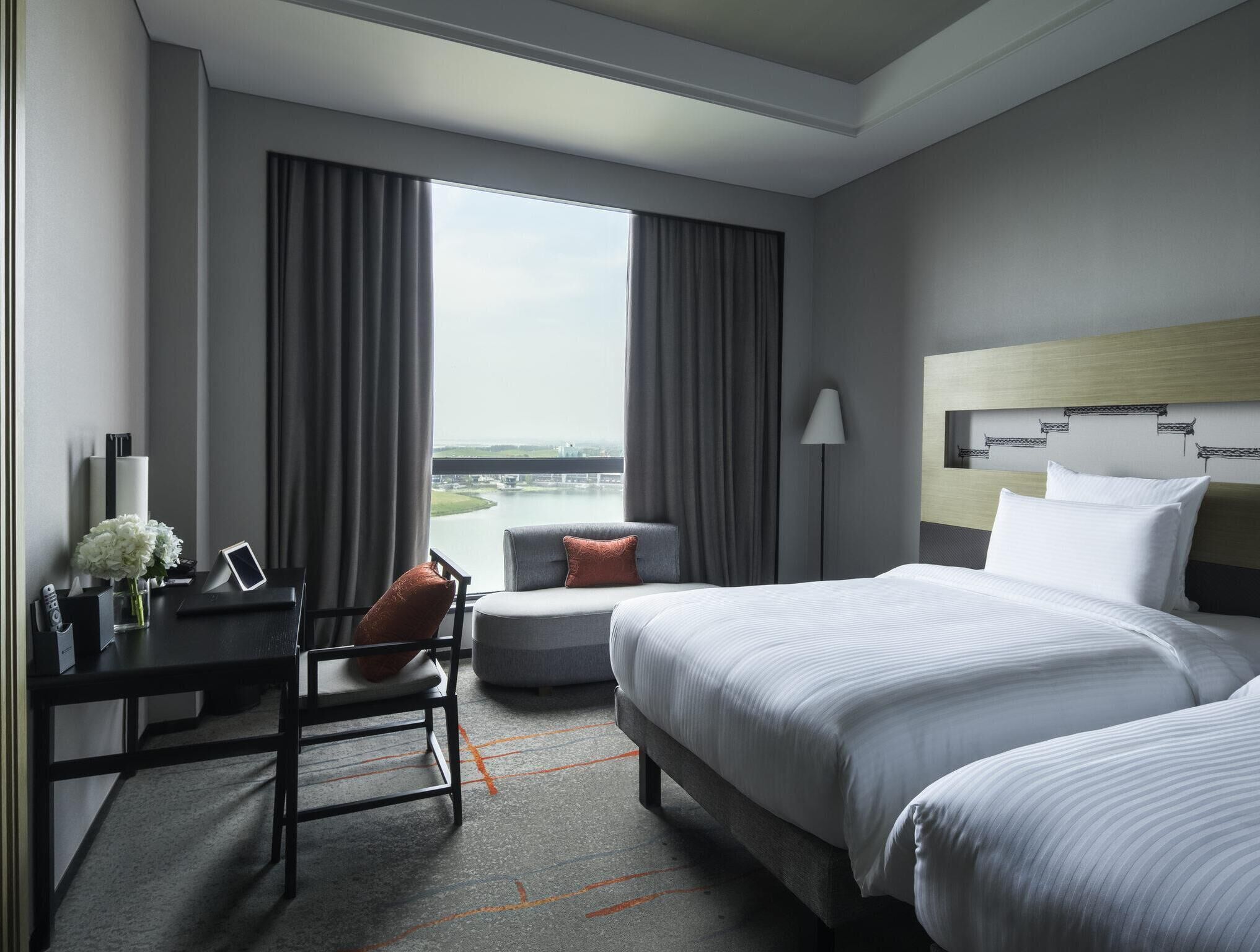 Ropa de cama de alta calidad y minibar 