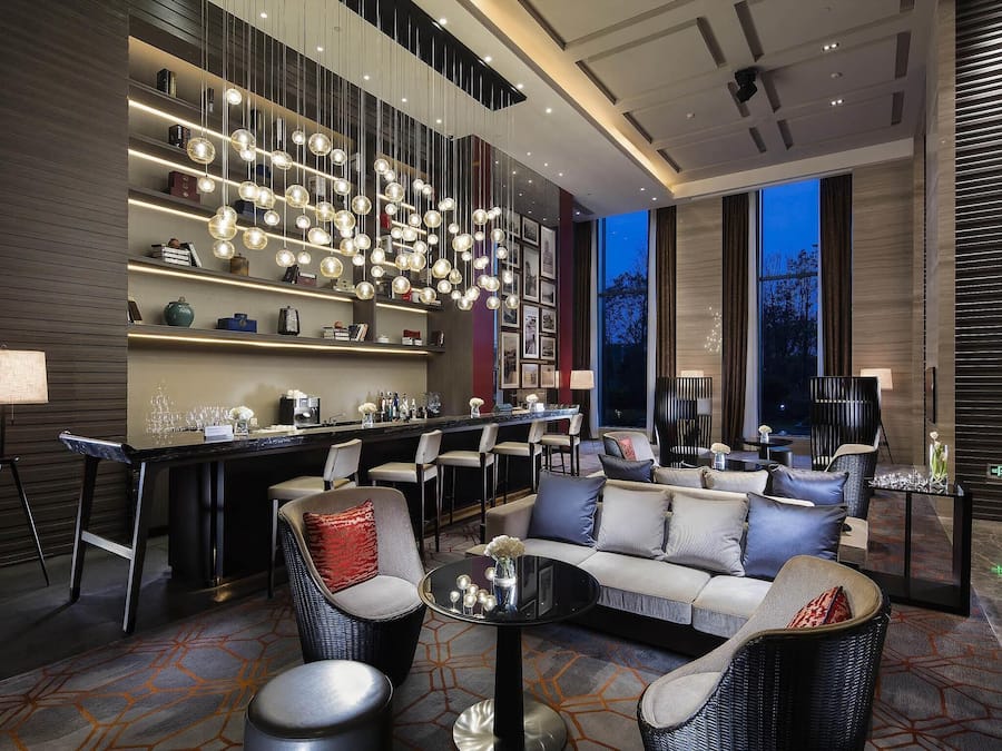 2 bares o lounges