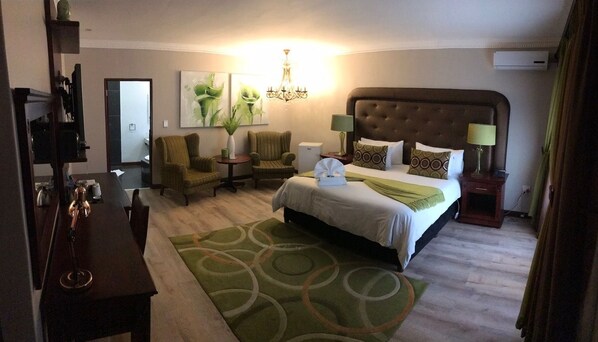 Zimmersafe, Schreibtisch, kostenloses WLAN, Bettwäsche