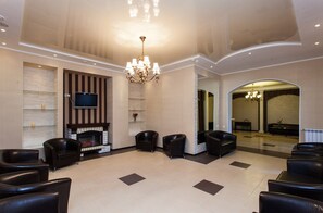 Lobby sitting area - Vladimirskaya Hotel (Belgorod)