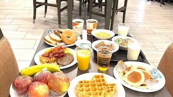 Petit déjeuner complet compris tous les jours