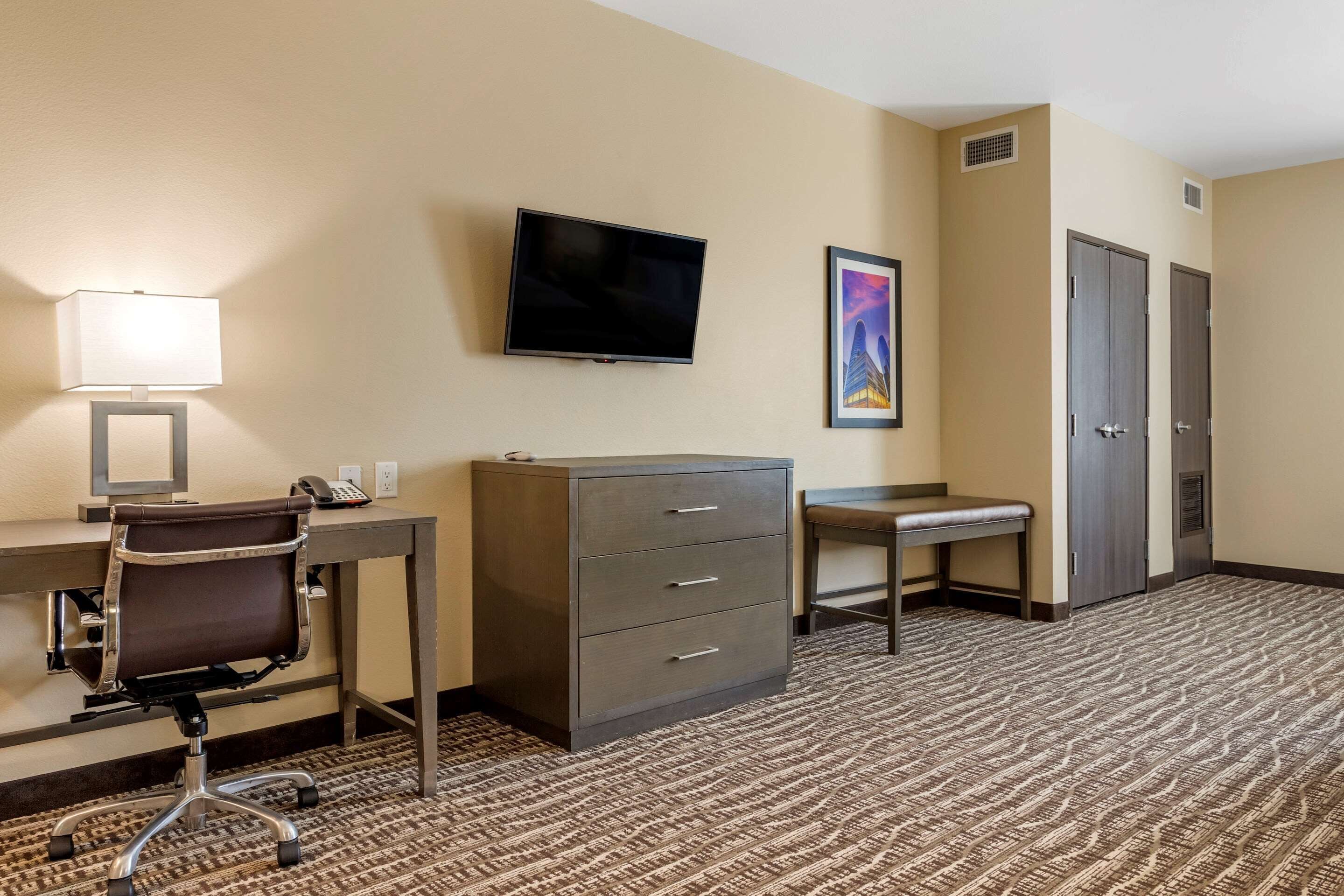 deluxe suite, 2 queen beds, non smoking | pillow-top beds, desk, laptop workspace, soundproofing