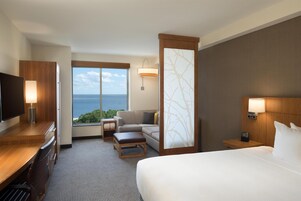 Premium bedding, in-room safe, desk, iron/ironing board