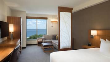 Zimmer, 1 King-Bett und Schlafsofa (View) | Hochwertige Bettwaren, Zimmersafe, Schreibtisch, Bügeleisen/Bügelbrett