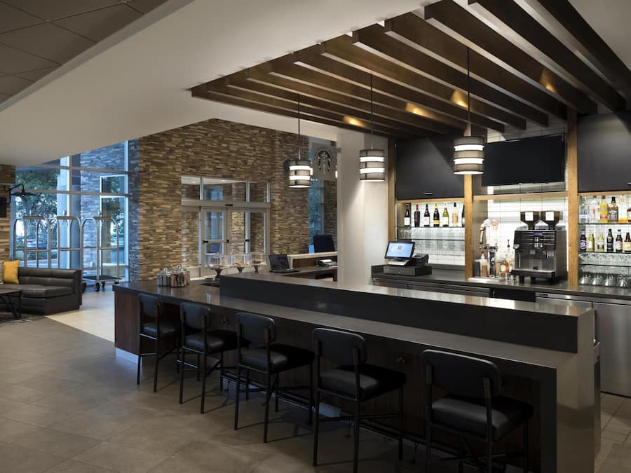 Bar (trong khuôn viên)