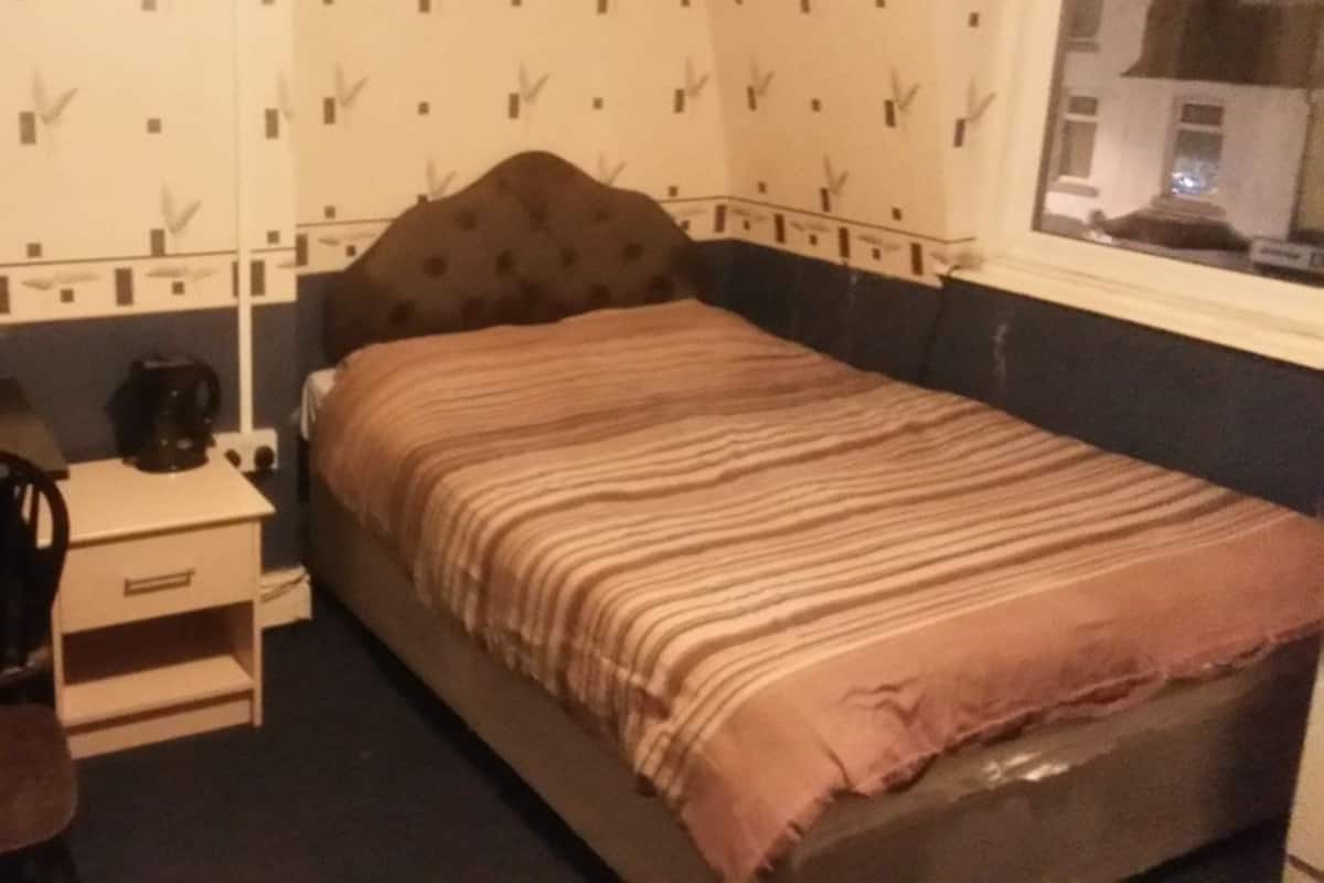 Double Room | WiFi (free), bed sheets