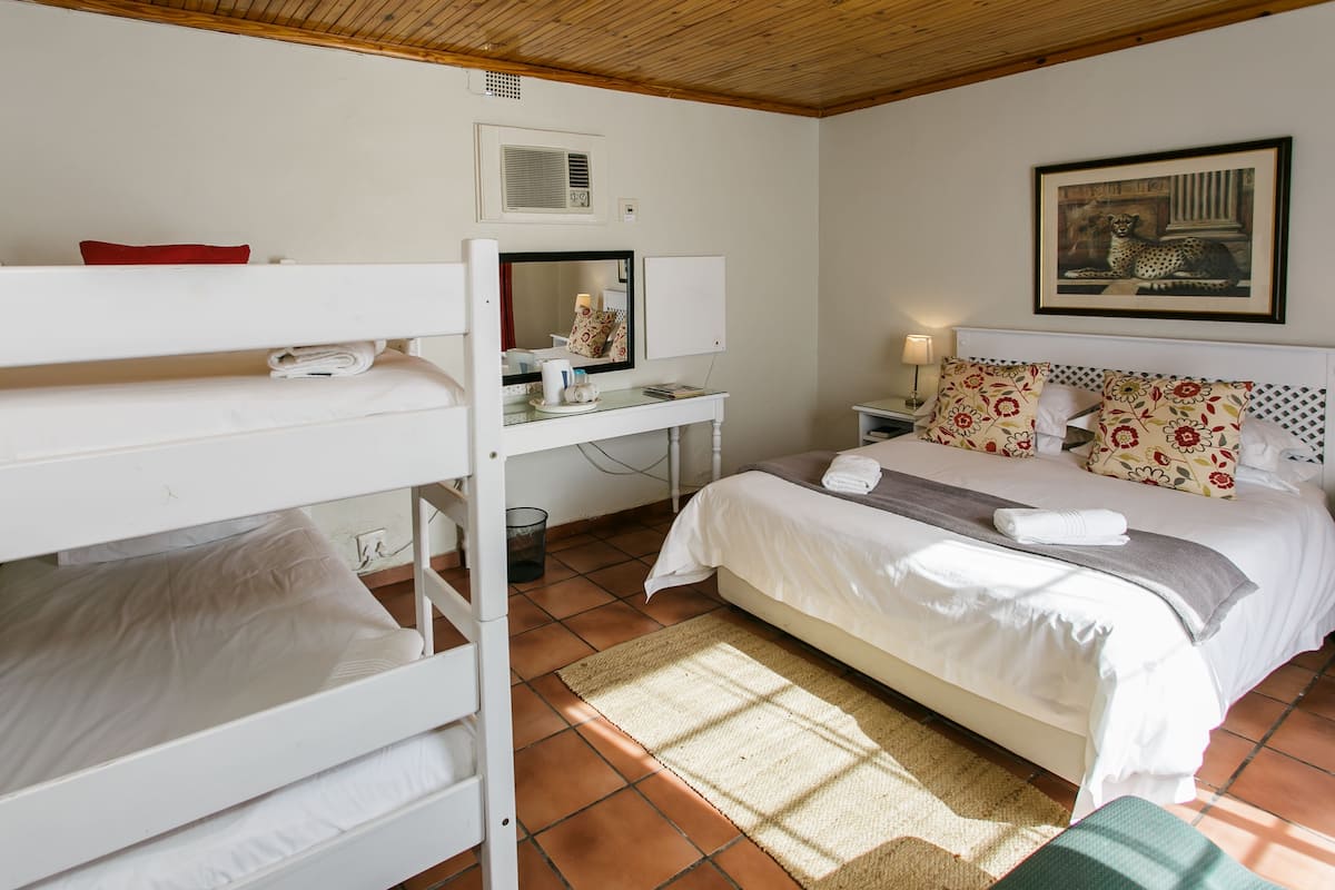 Standard Room, 1 Bedroom (Standard Room Queen bed+Bunker+ Couch) | Bed sheets