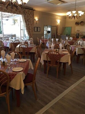 Ferdiglaget frokost hver dag (ZAR 95 per person)