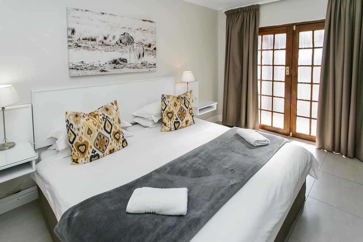 Deluxe Room, 1 Bedroom ( Deluxe Room Twin + Couch) | Bed sheets