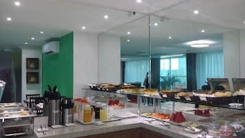 包每日自助早餐