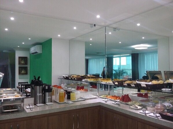 Free daily buffet breakfast