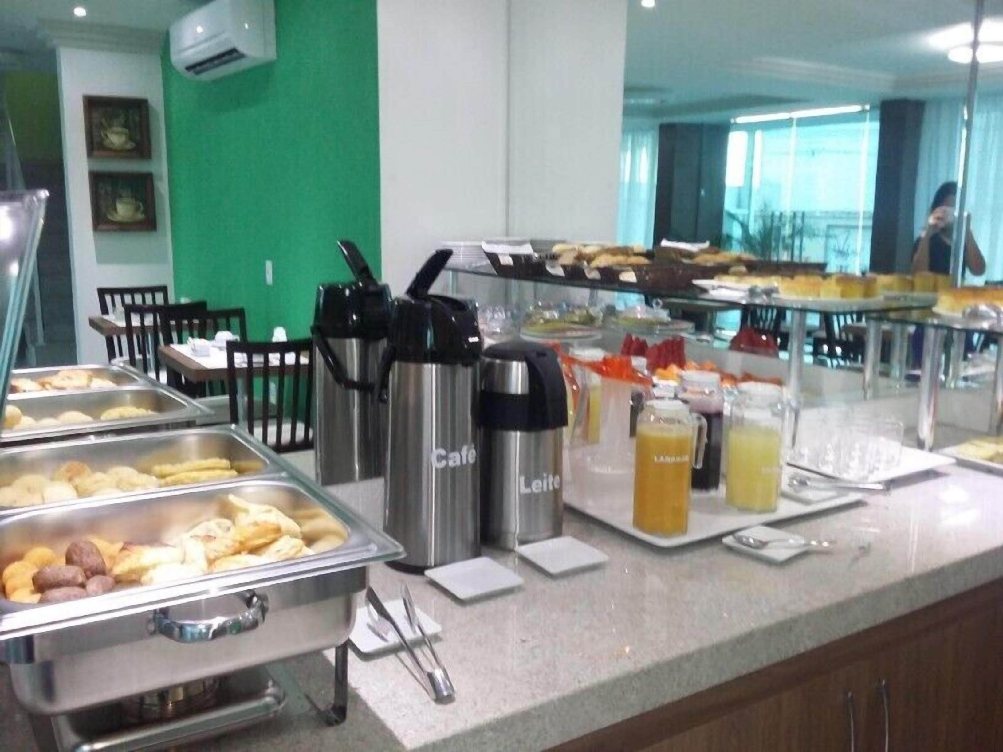 Desayuno bufé gratuito y diario