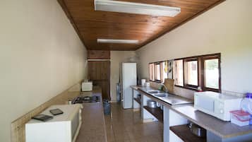 Fridge, microwave, stovetop, electric kettle