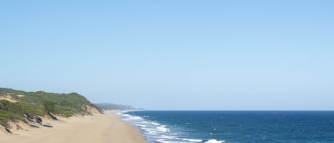 Aan het strand, een strandbar