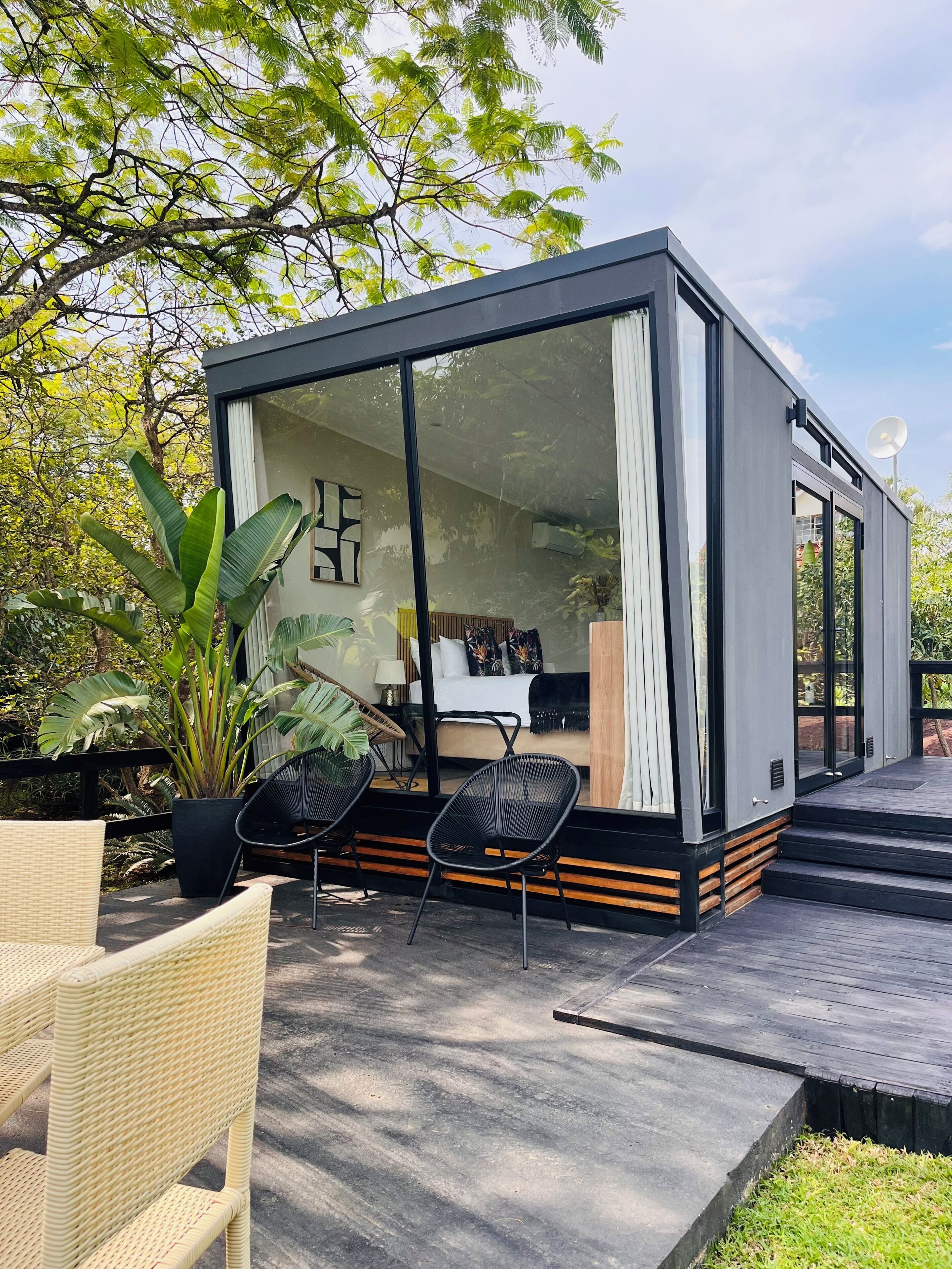 Peace in a pod | Minibar, pengeskab på værelset, individuelt design